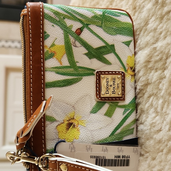 NWT Dooney & Bourke Daffodil White Leather Wristlet Wallet π€πΌπ - Picture 11 of 16